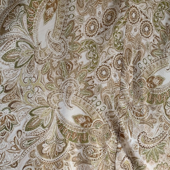 Beautiful earthy color lightly worn maxi skirt. - Picture 2 of 5